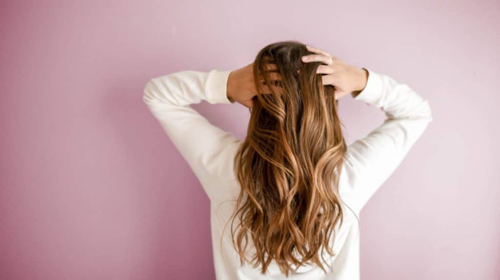 girl hair back turned